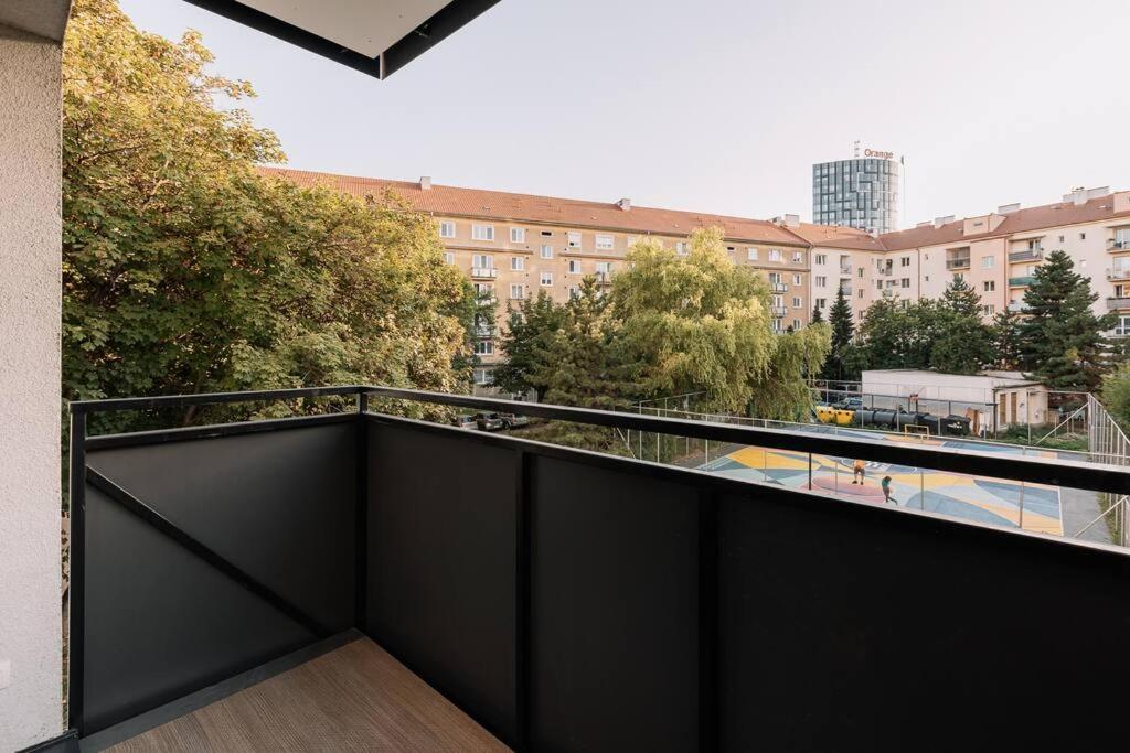 Stylish Apartment Retreat บราติสลาวา ภายนอก รูปภาพ